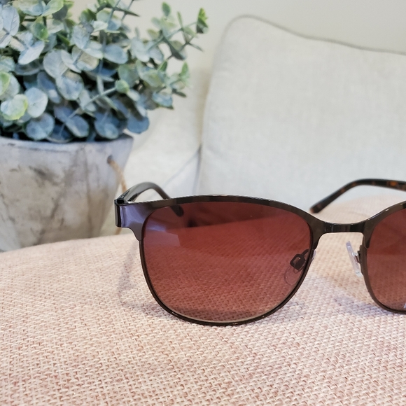 Brand new Oscar by Oscar de la Renta sunglasses main image 6